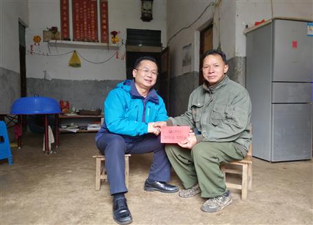 访贫问苦活动疾 同谋致富心相牵